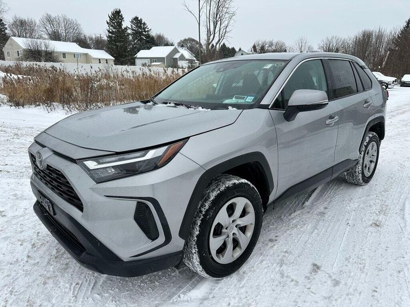 2023 Toyota RAV4 LEImage 8