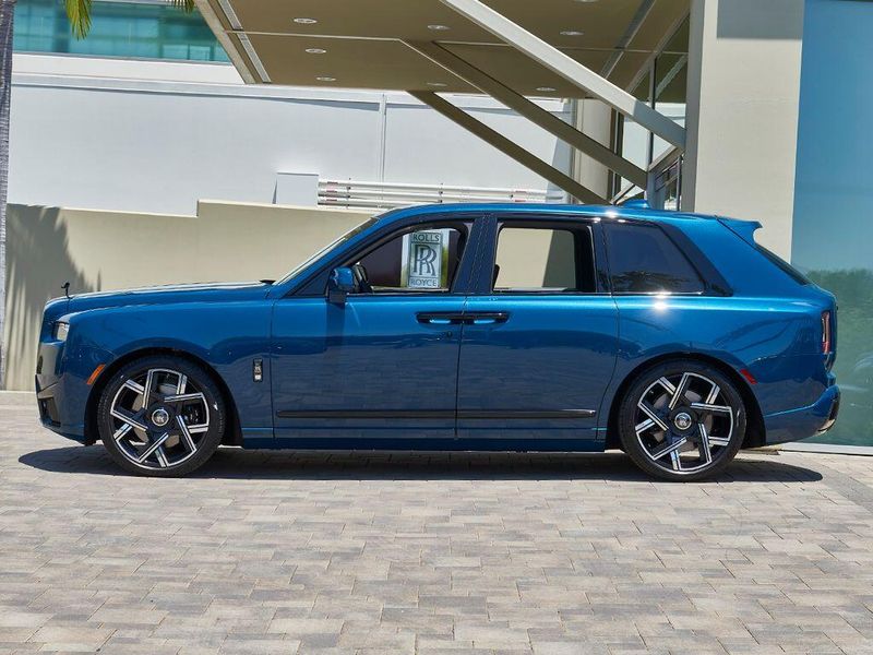 New 2027 Rolls-Royce Cullinan Black BadgeImage 3