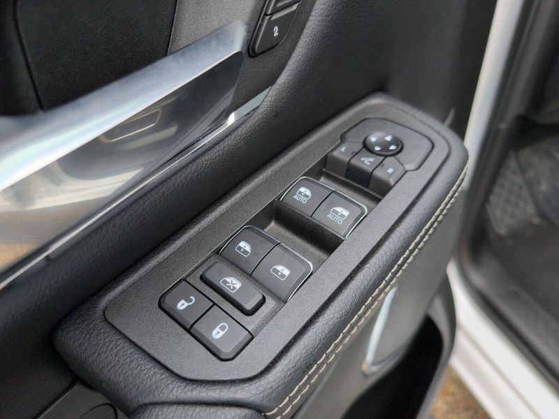 New 2025 RAM 1500 Laramie Crew Cab 4x4 5