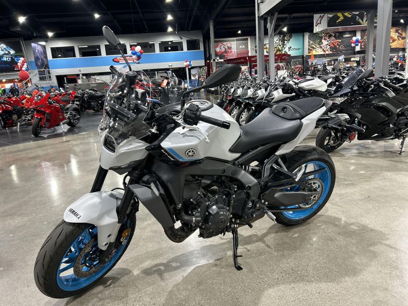 Used 2025 Yamaha MT-09 Image 21