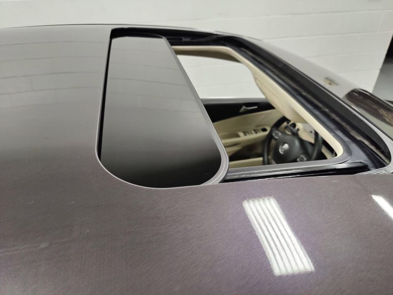 2010 Volkswagen Passat Sedan Komfort w/SunroofImage 5