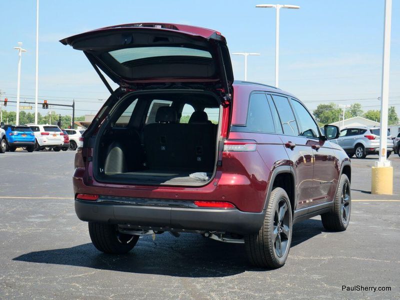 New 2025 Jeep Grand Cherokee Limited 4x4Image 23