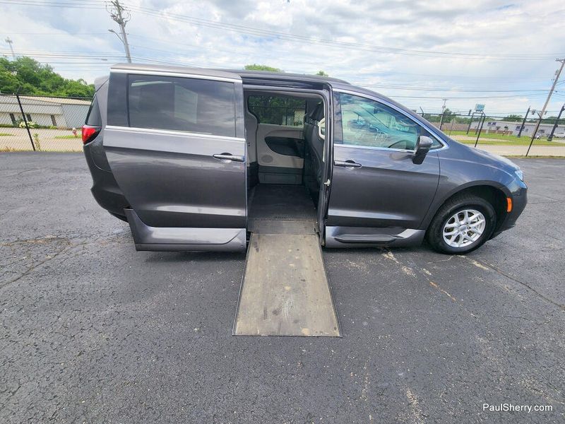 Used 2022 Chrysler Pacifica Touring L