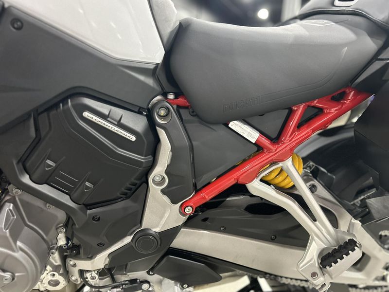 2024 Ducati MULTISTRADA V4 S TRAVEL & RADAR SPOKED WHEELS - DEMO Image 7