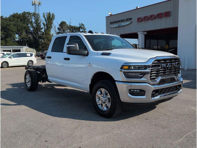 New 2026 RAM 3500 Tradesman Crew Cab Chassis 4x4 60