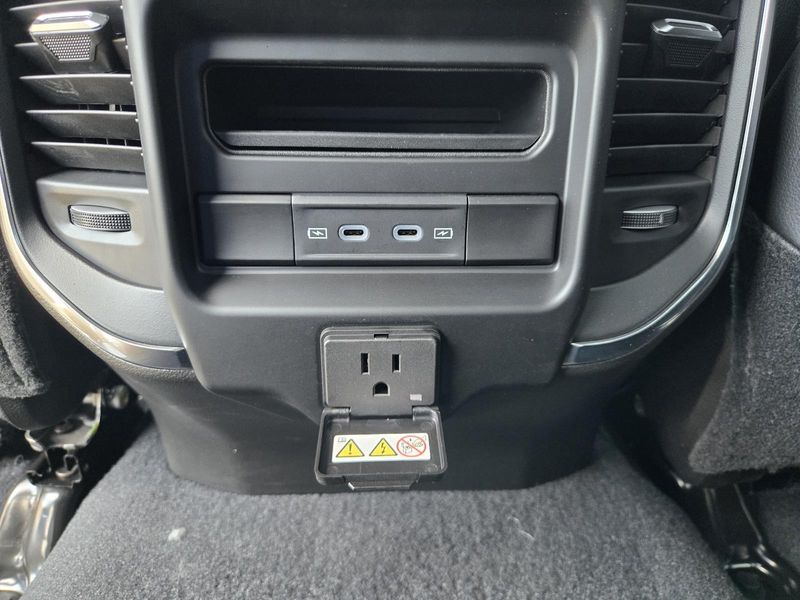 New 2026 RAM 2500 Laramie Crew Cab 4x4 8' Box