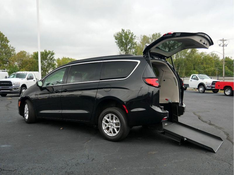 2022 Chrysler Pacifica Touring LImage 14