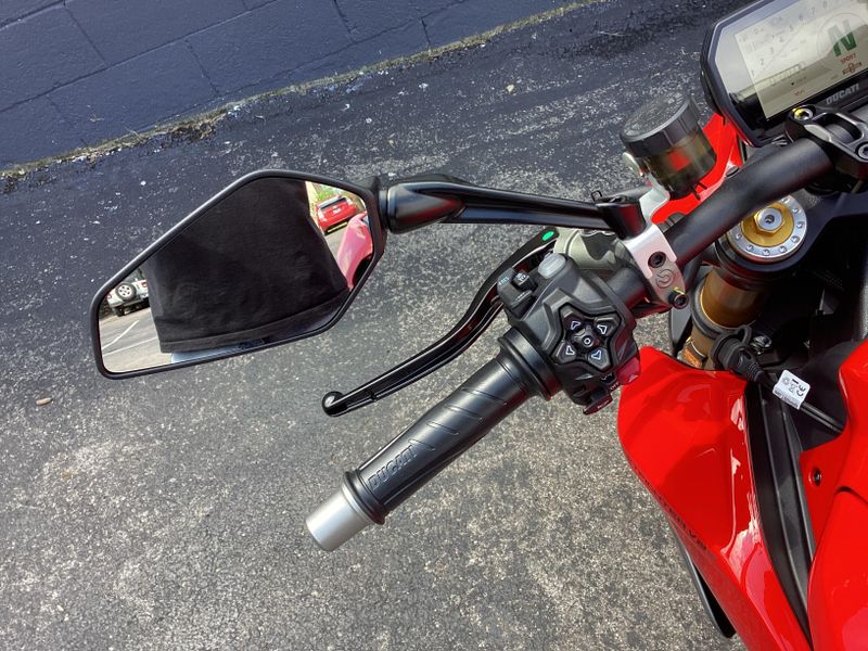New 2025 Ducati STREETFIGHTER V2S 