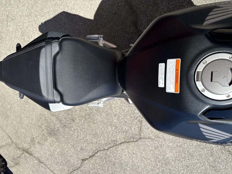 New 2026 Honda CB650R E-CLUTCH Image 14