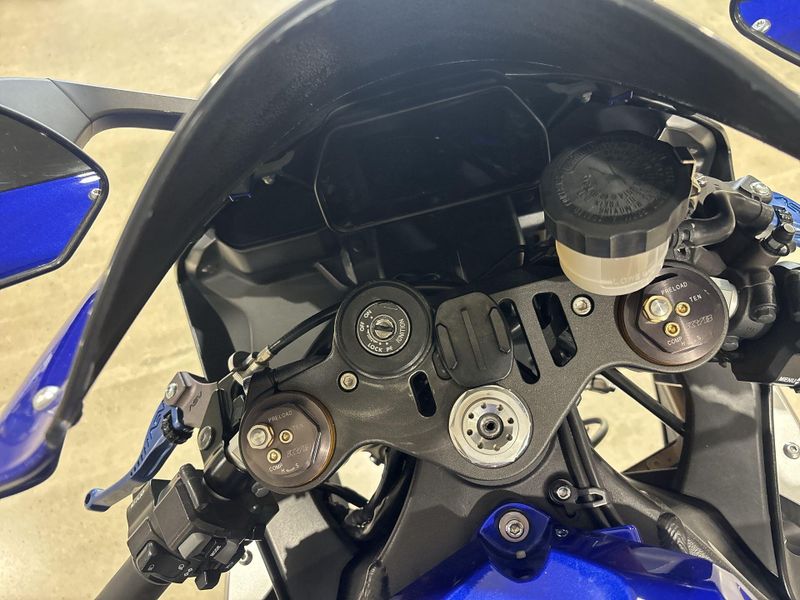 Used 2015 Yamaha YZF-R1 Image 24