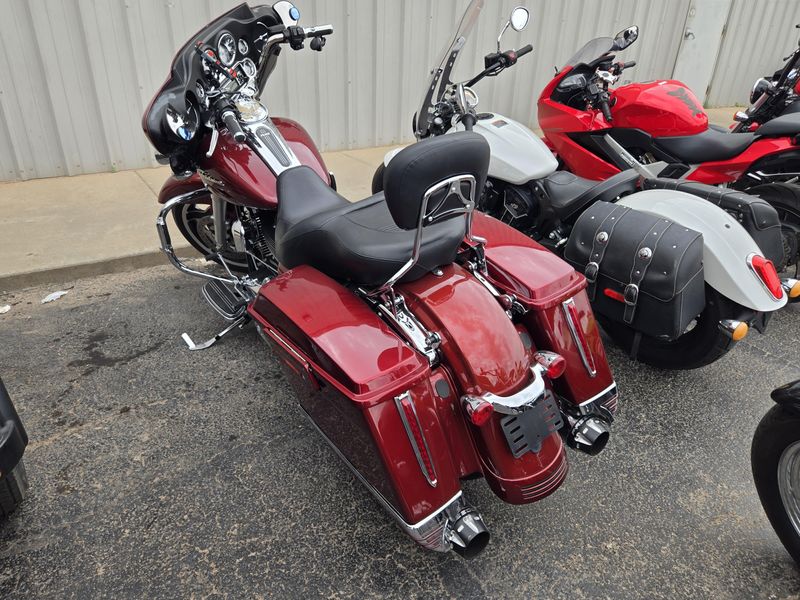 USED 2010 HARLEY STREET GLIDE Image 5