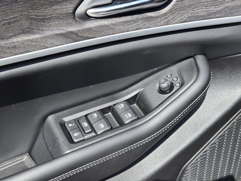 New 2026 Jeep Grand Cherokee L Laredo Altitude 4x2