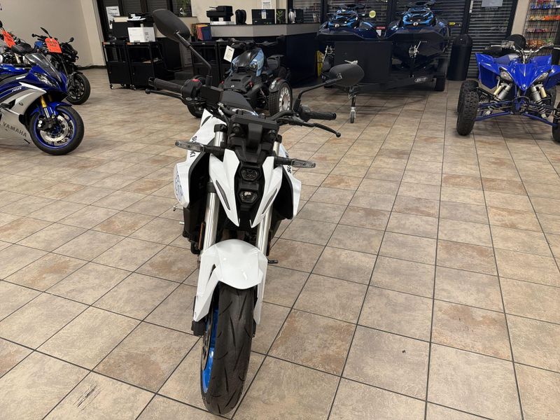 Used 2023 Suzuki GSX-8S Image 11