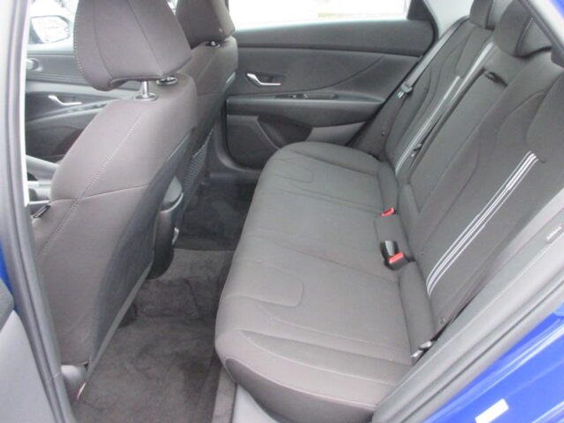 Used 2025 Hyundai Elantra SEL ConvenienceImage 21
