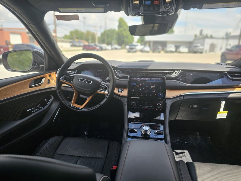 2023 Jeep Grand Cherokee Summit Reserve 4xeImage 14