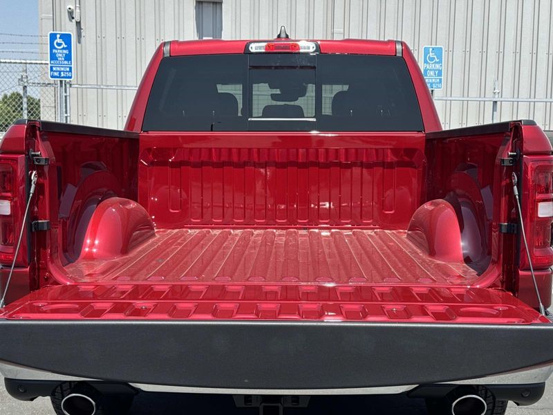 New 2026 RAM 1500 Big Horn Crew Cab 4x2 5'7' Box