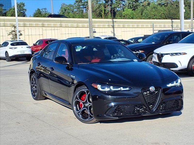 2024 Alfa Romeo Giulia Veloce RwdImage 2