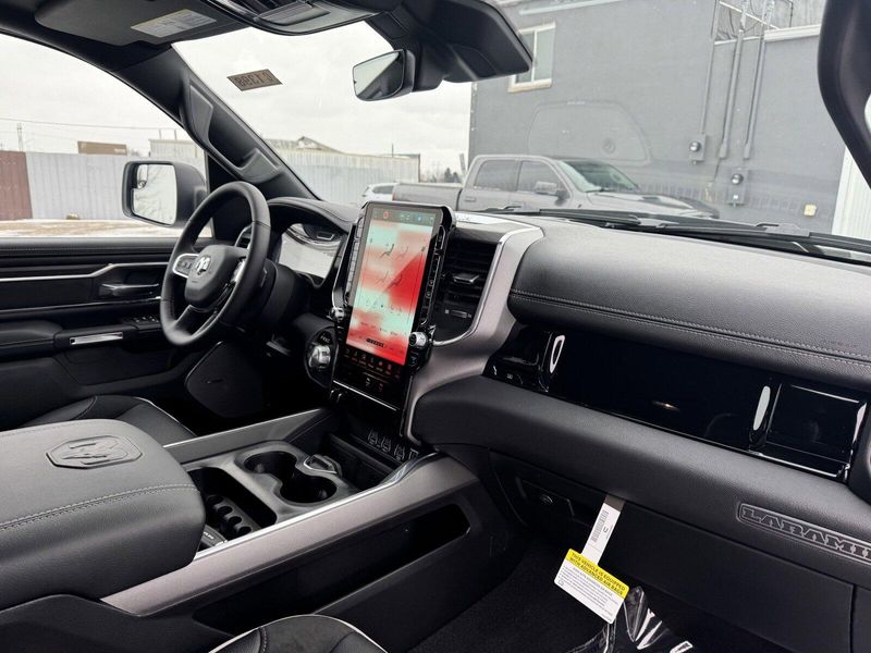 2025 RAM 1500 LaramieImage 14