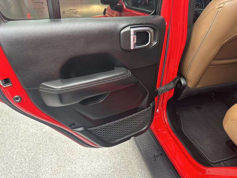 Used 2022 Jeep Wrangler Unlimited SaharaImage 15