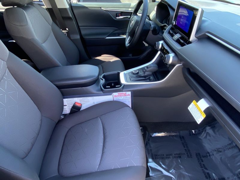 New 2025 Toyota RAV4 Hybrid XLEImage 10