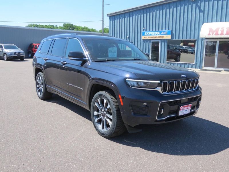 Used 2024 Jeep Grand Cherokee L Overland 4x4 4dr SUVImage 2
