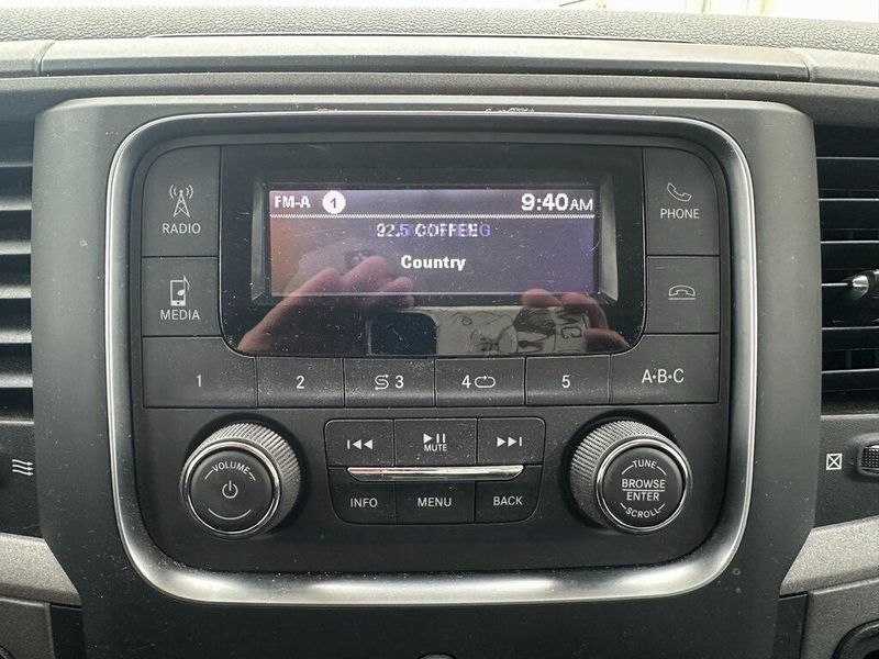 2019 Ram 1500 Tradesman ST photo 3