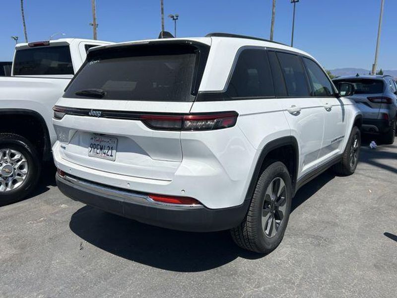 Used 2024 Jeep Grand Cherokee 4xeImage 3