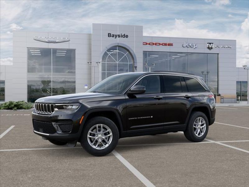 2025 Jeep Grand Cherokee Laredo photo 2