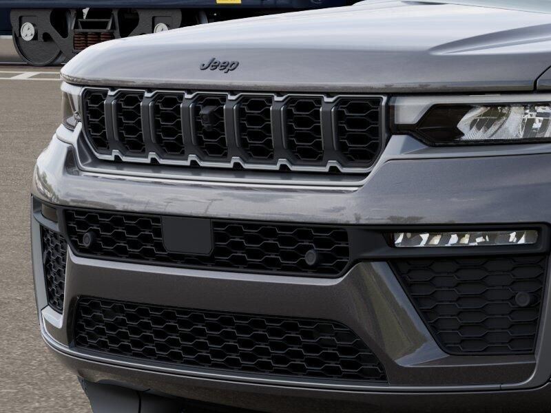 New 2026 Jeep Grand Cherokee L Limited Reserve 4x4Image 7