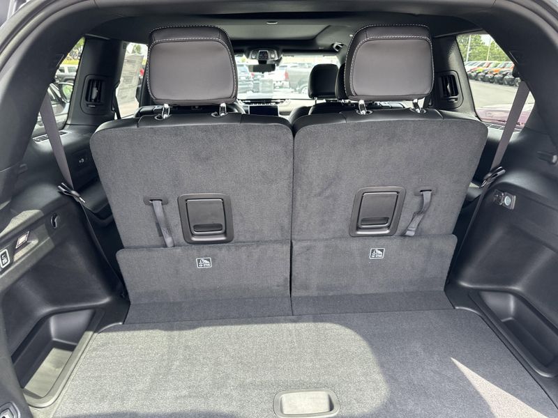 2025 Jeep Grand Cherokee L Limited 4x4Image 11