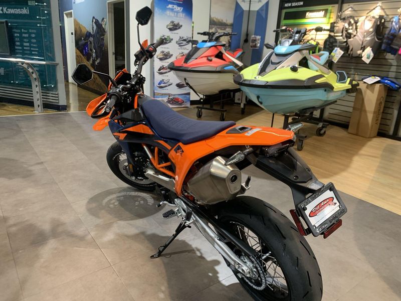 New 2026 KTM 690 SMC R Image 11