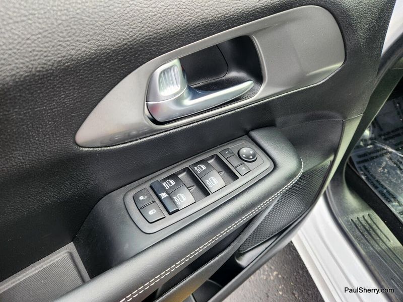 New 2026 Chrysler Voyager LX