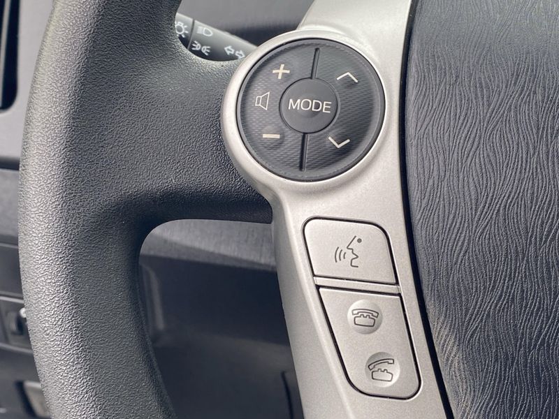 2014 Toyota Prius Plug-In BaseImage 26