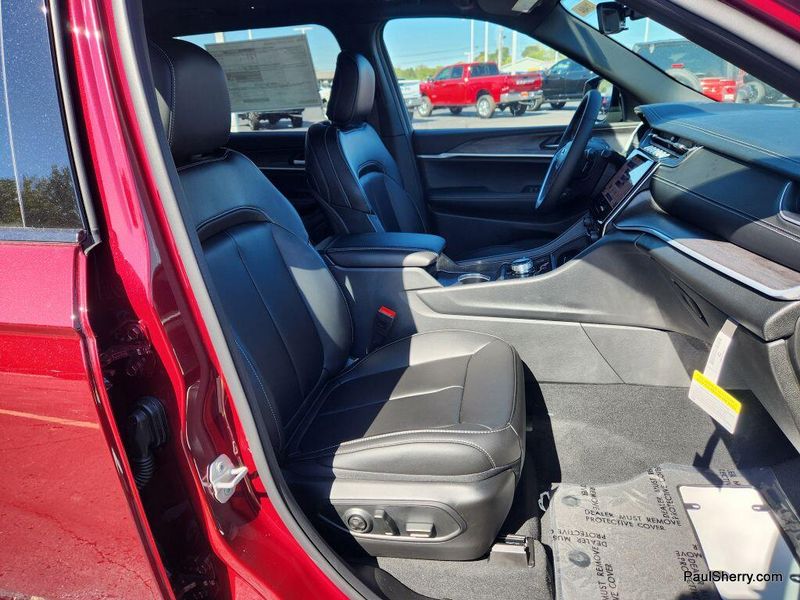 New 2025 Jeep Grand Cherokee L Limited 4x4