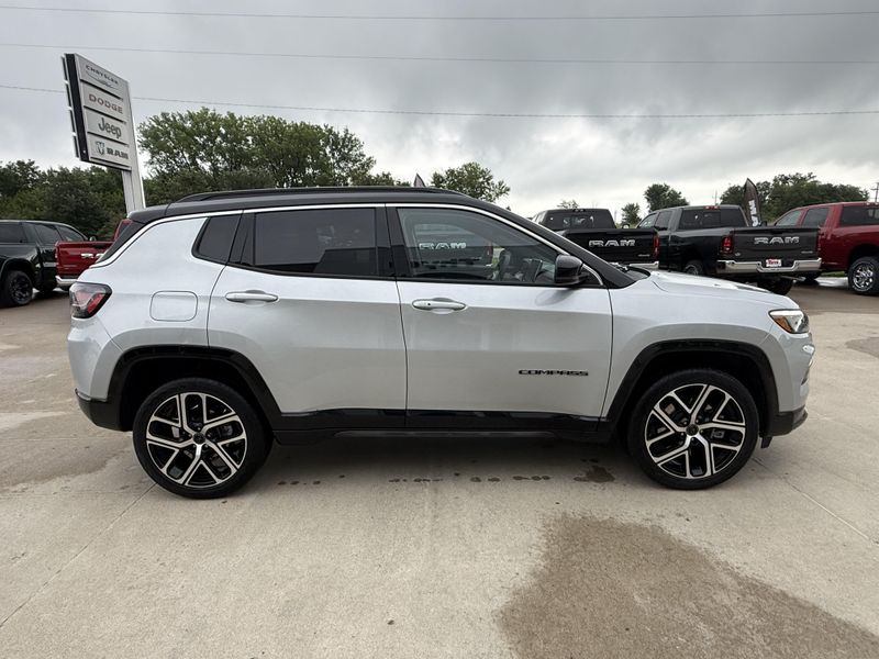 Used 2025 Jeep Compass LimitedImage 38