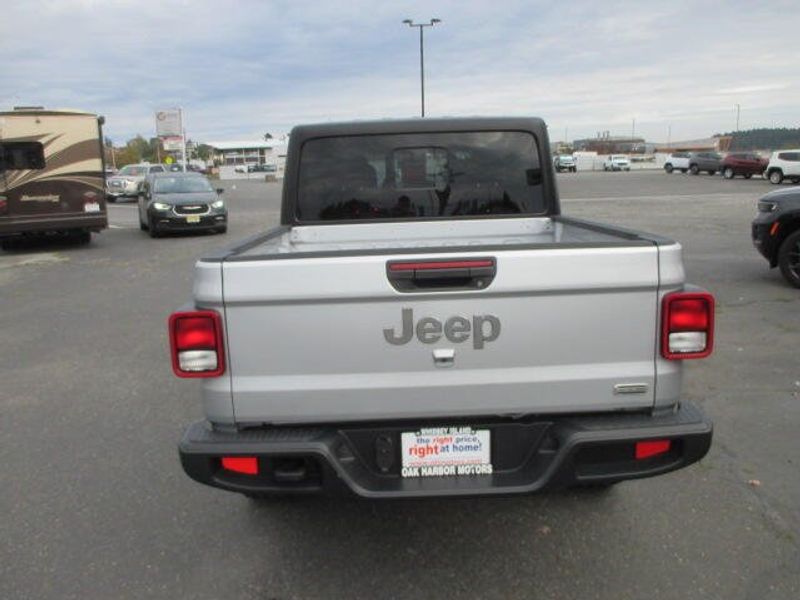 Used 2023 Jeep Gladiator OverlandImage 7