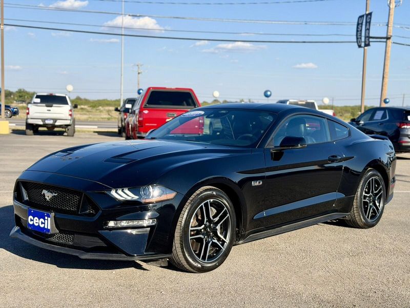 2022 Ford Mustang GT Premium photo 4