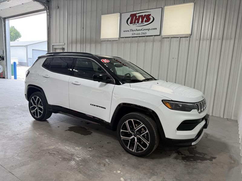 Used 2025 Jeep Compass LimitedImage 1