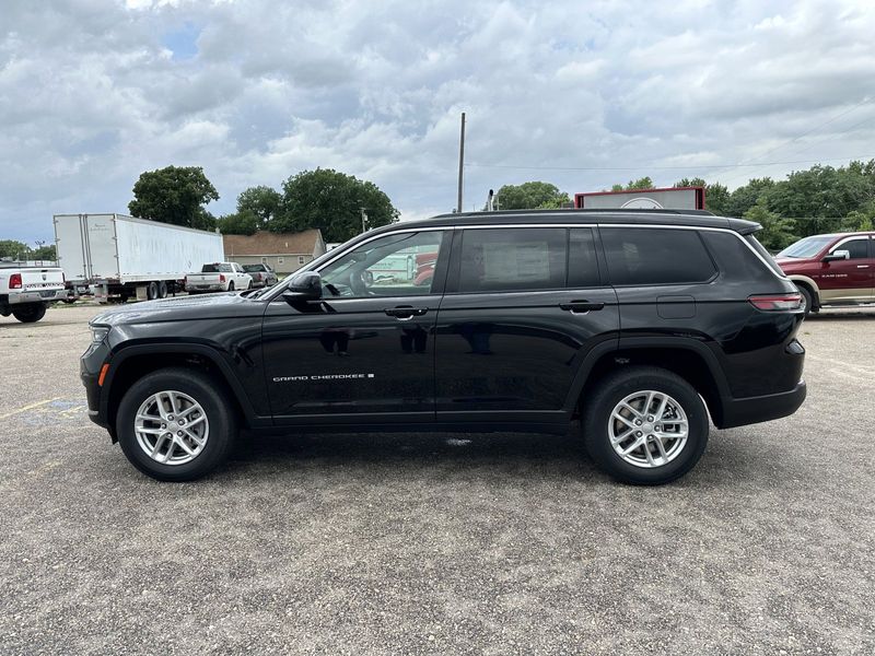 2024 Jeep Grand Cherokee L Laredo X 4x4Image 5