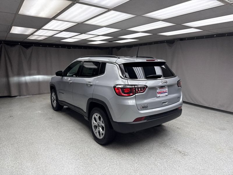 New 2025 Jeep Compass Latitude 4x4Image 2