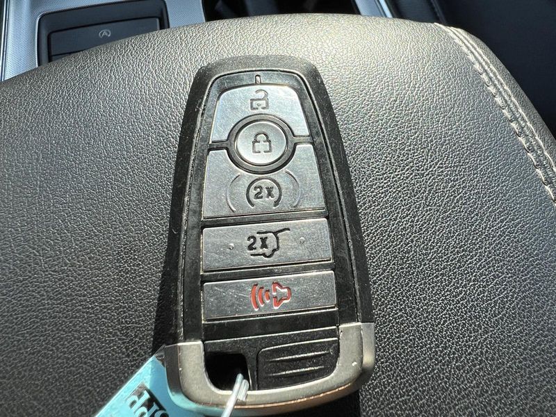 2022 Ford Edge Titanium photo 31