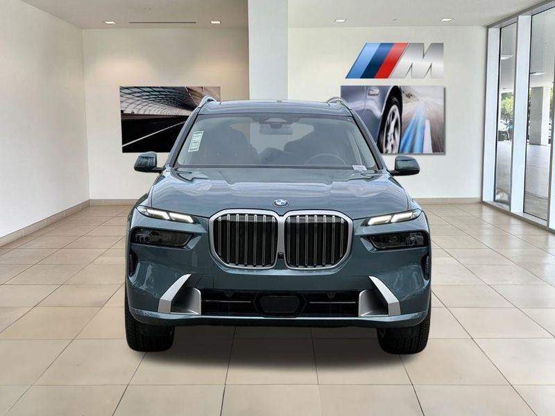 2025 BMW X7 xDrive40iImage 3