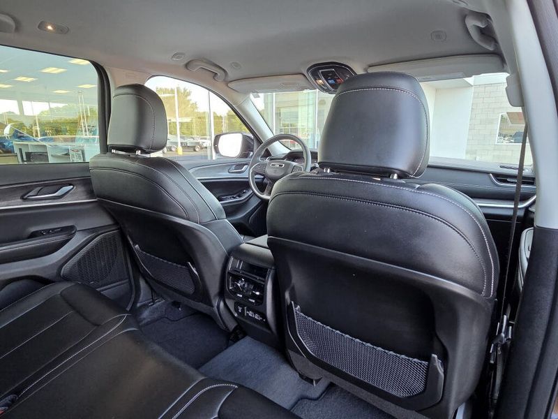 Used 2023 Jeep Grand Cherokee Limited