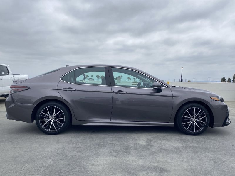 Used 2023 Toyota Camry SEImage 3
