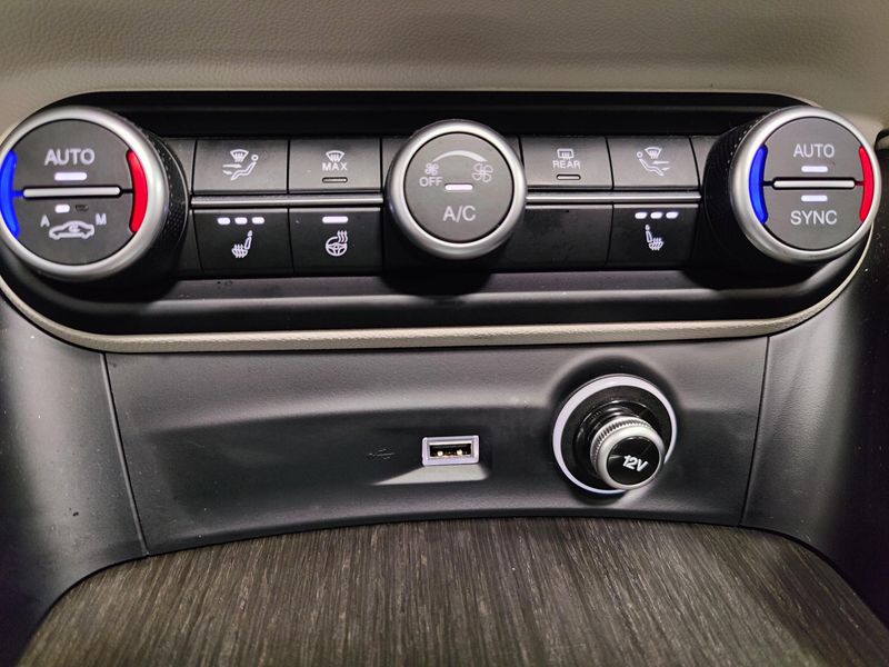 Used 2020 Alfa Romeo Stelvio Ti AWD w/Sunroof & NavImage 23