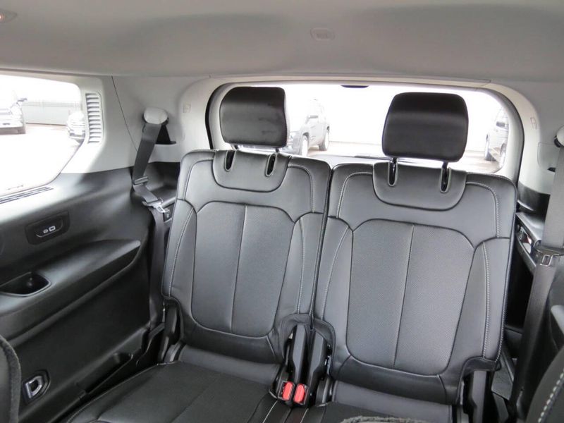 Used 2023 Jeep Grand Cherokee L Limited 4x4 4dr SUVImage 37