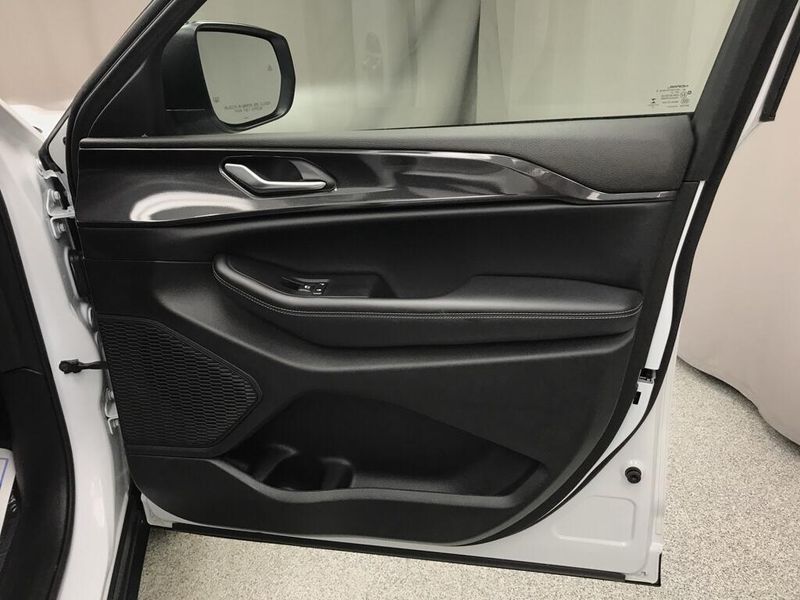 Used 2023 Jeep Grand Cherokee L LaredoImage 18