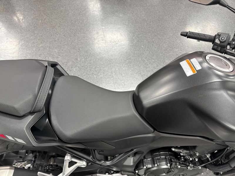 New 2025 Honda CB750 HORNET Image 11