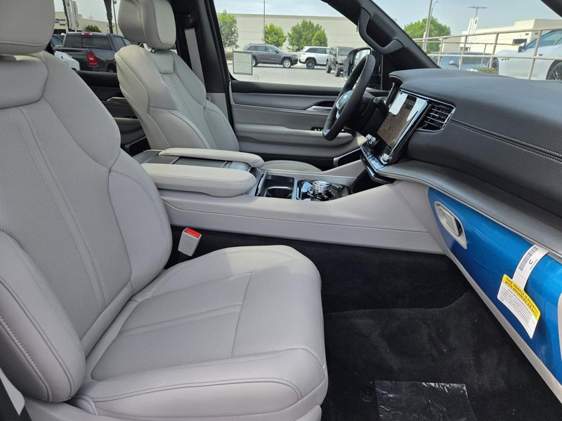2026 Jeep Grand Wagoneer 4x2