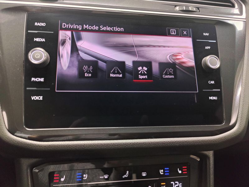 Used 2024 Volkswagen Tiguan AWD SEL R-Line w/Sunroof/NavImage 29